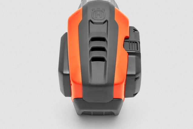 Podkaszarka-akumulatorowa-HUSQVARNA-110iL-bez-akumulatora-ładowarki-2.png